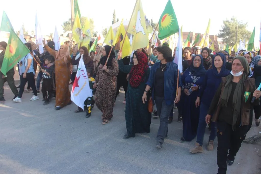 Al-Darbasiyah y Zarkan se manifiestan contra la ocupación turca y conspiración internacional contra Ocalan