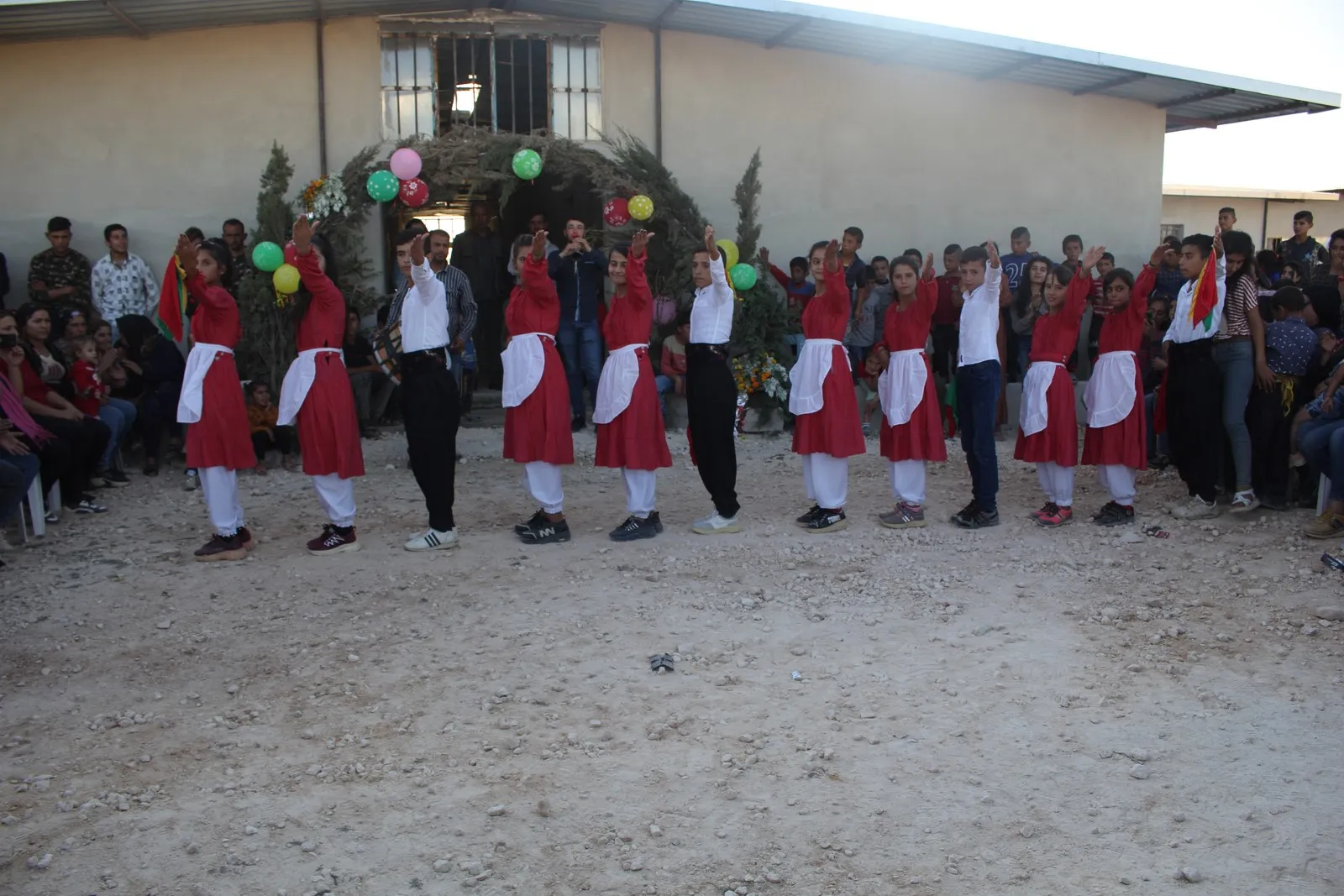 Se abrieron dos escuelas para estudiantes desplazados de Afrin en al-Shahba