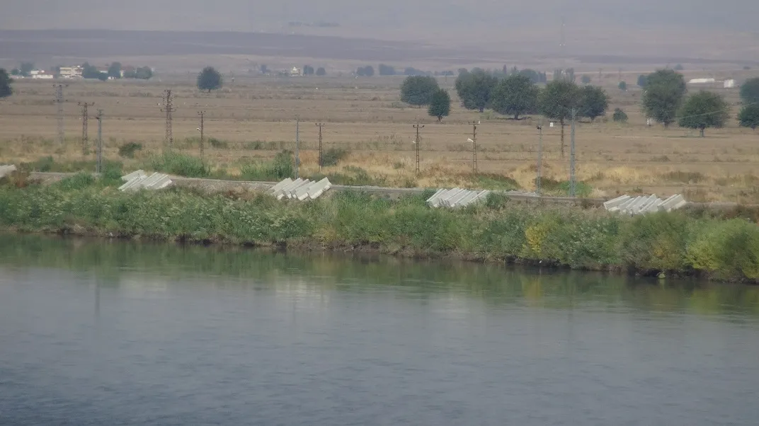 Valla de hormigón en la frontera entre Rojava y Bakur