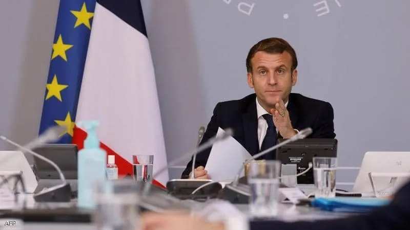 Macron ataca a Rusia y Turquía por alimentar el sentimiento anti-francés