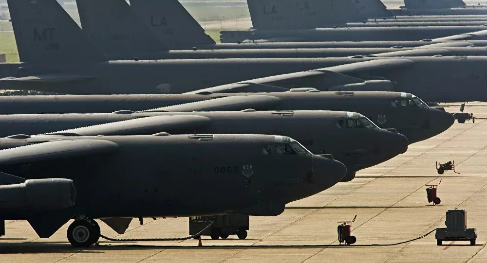 En alerta máxima, dos bombarderos estadounidenses B-52 sobrevuelan la región del Golfo