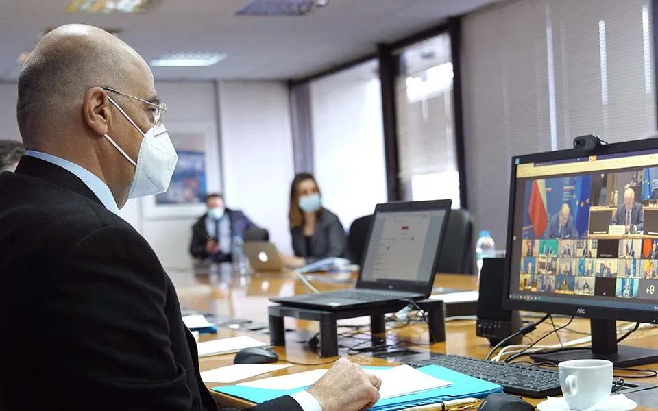 Dendias pide sanciones a Turquía