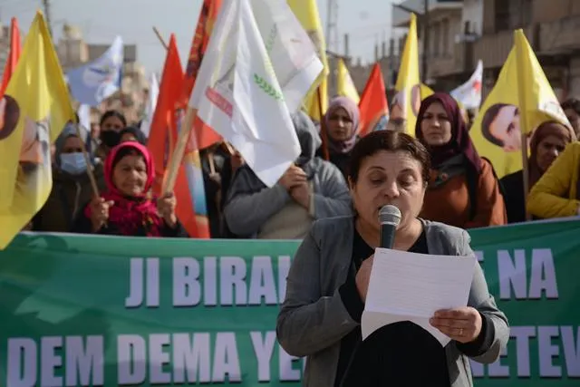 Demostraciones en el cantón de Qamishlo en rechazo al acuerdo Hewler-Bagdad