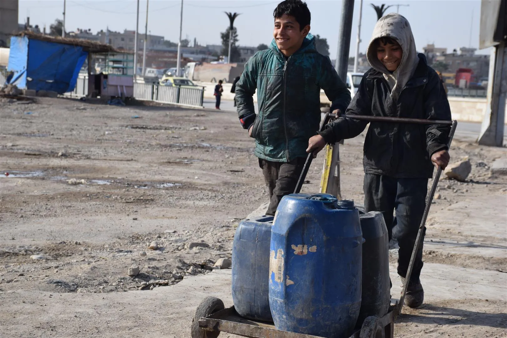 Turquía niega el agua potable un mes y el noreste de Siria proporciona camiones cisterna