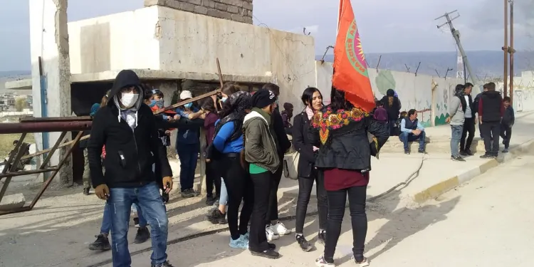 Los manifestantes frente a la sede de Asayîş Êzîdxanê logran su objetivo