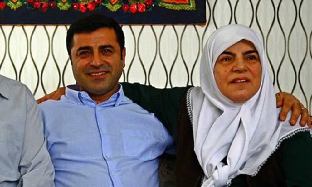 Madre de Demirtaş: Si mi hijo es terrorista, ¿cómo se convierte en candidato presidencial?