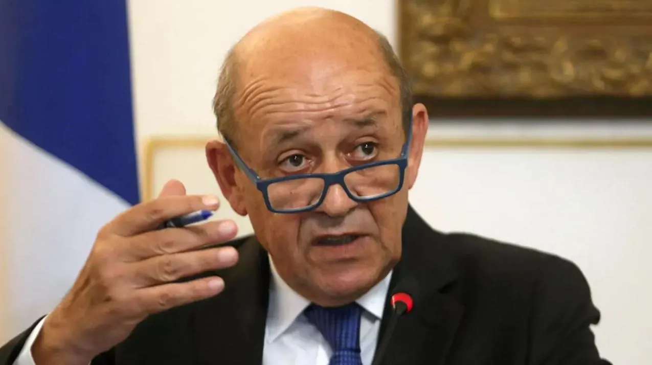 Le Drian: Teherán debería detener sus actividades y volver al acuerdo