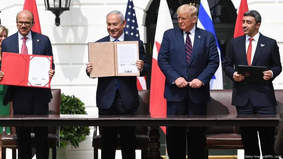 Netanyahu tiene la intención de visitar los Emiratos Árabes Unidos y Bahrein a mediados del próximo mes