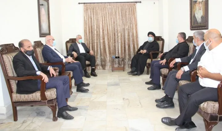 Al-Monitor: Irán y Hezbollah lideran los esfuerzos de mediación para restablecer las relaciones entre Hamas y Damasco
