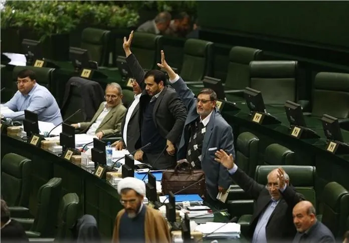 Los parlamentarios kurdos critican los repetidos abusos de las nacionalidades no persas: nuestro pueblo es el más anciano de Irán