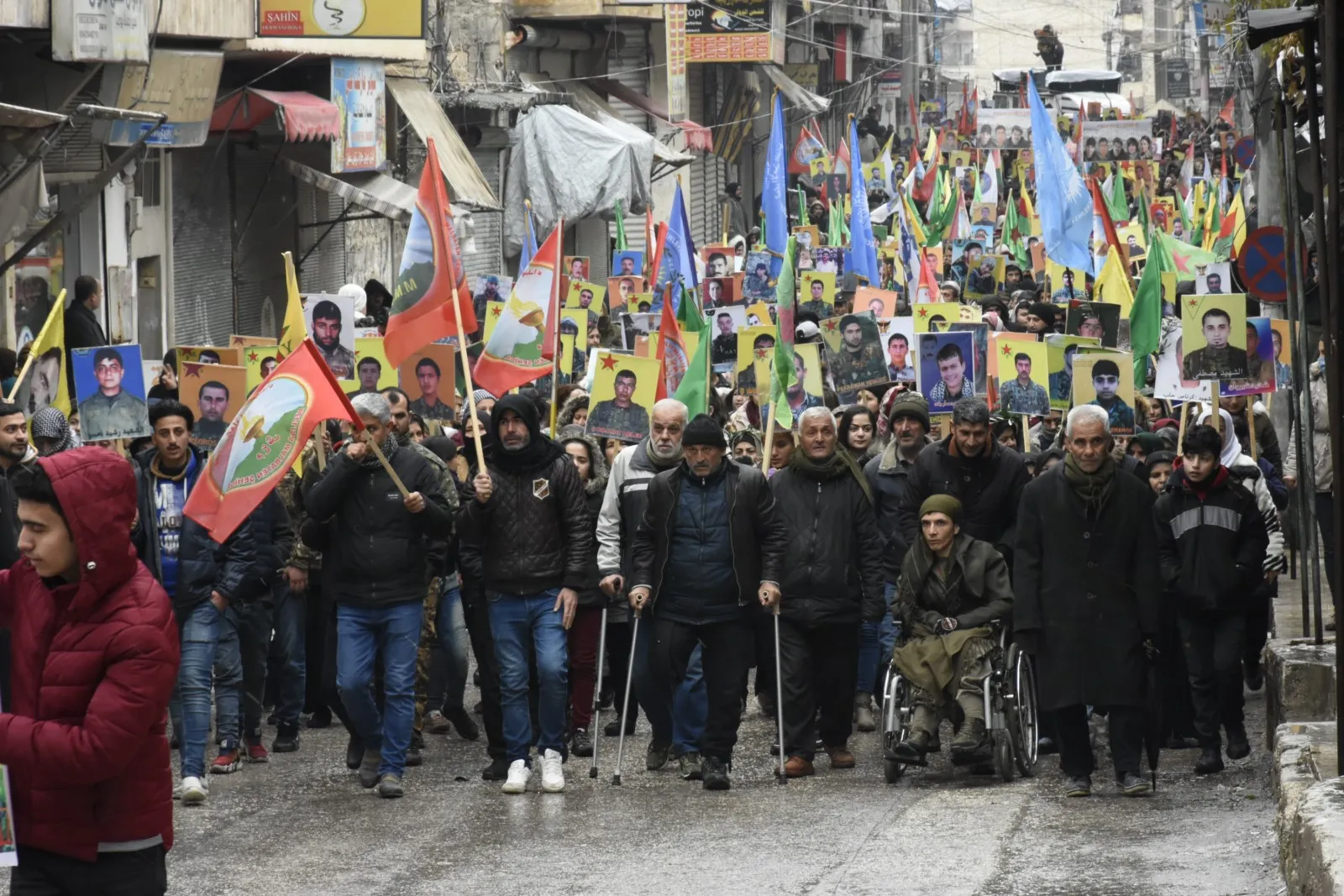 Miles de personas protestan en Alepo contra la ocupación turca de Afrin