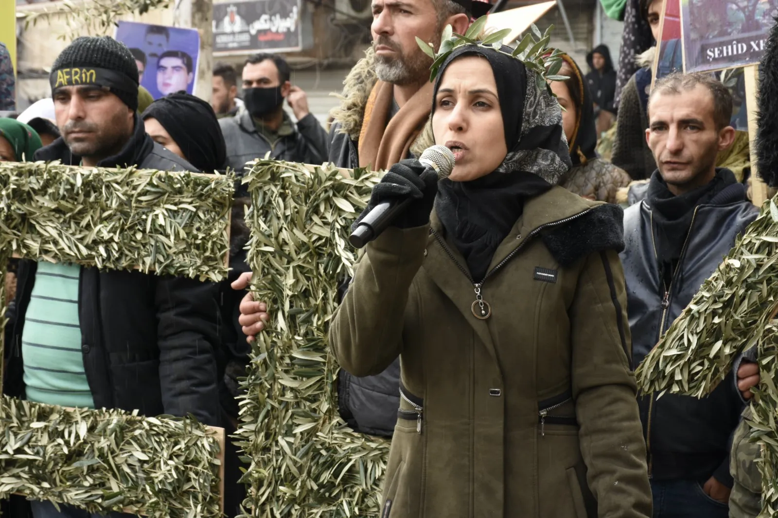 Miles de personas protestan en Alepo contra la ocupación turca de Afrin