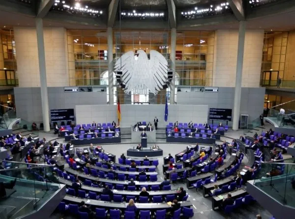 Alemania está en proceso de imponer una ley que prevé la participación de mujeres en los consejos de administración de grandes empresas