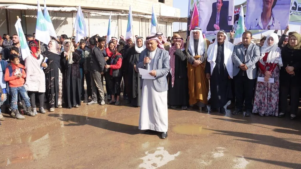 La gente en Raqqa y Deir Ezzor condenan los ataques turcos