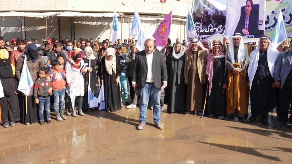 La gente en Raqqa y Deir Ezzor condenan los ataques turcos