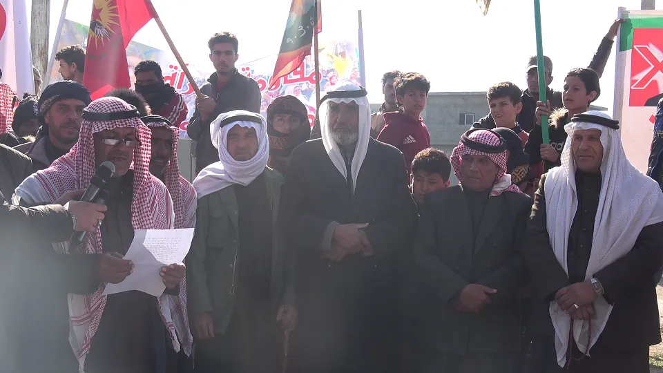 La gente en Raqqa y Deir Ezzor condenan los ataques turcos
