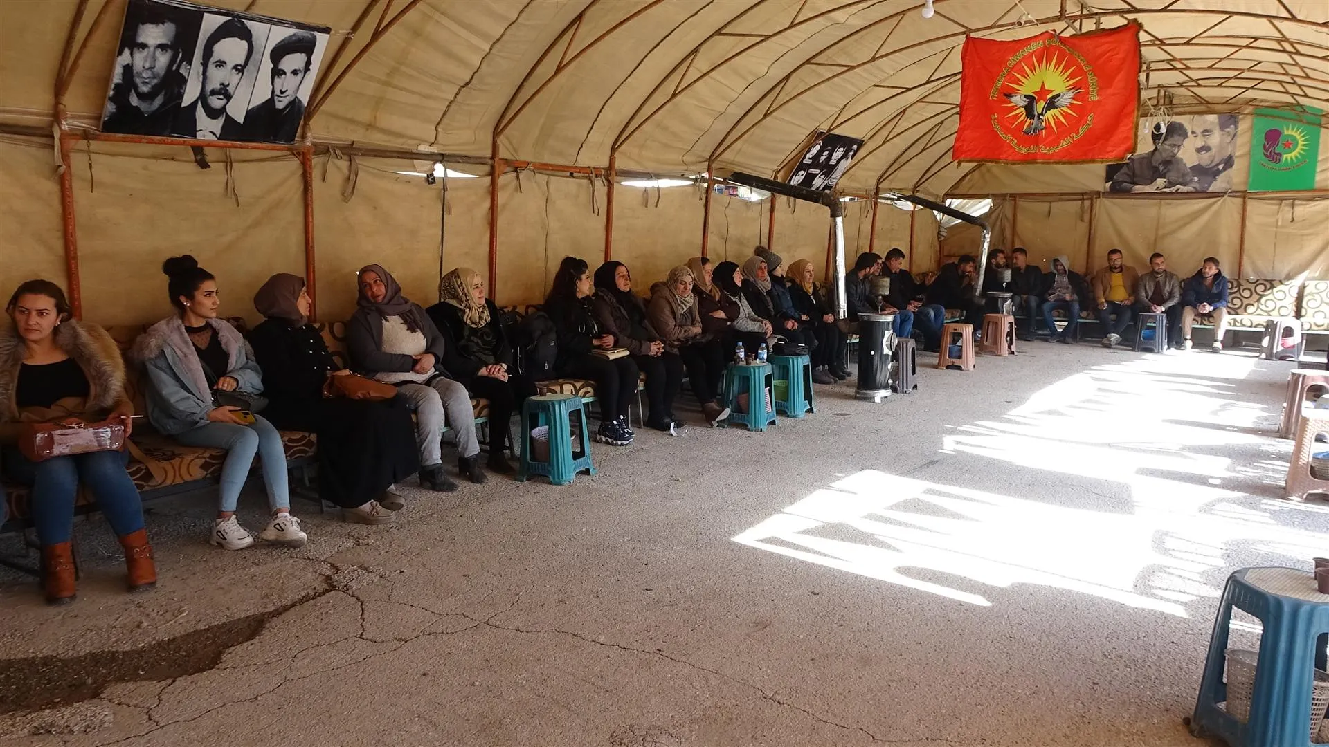 Al-Hasakah ... Se iniciaron las actividades de la carpa sentada en apoyo de la resistencia en las cárceles de Turquía