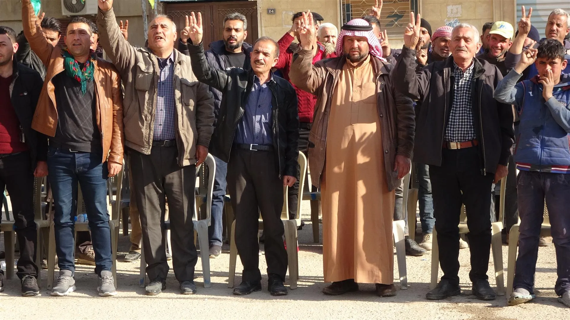 Al-Hasakah ... Se iniciaron las actividades de la carpa sentada en apoyo de la resistencia en las cárceles de Turquía