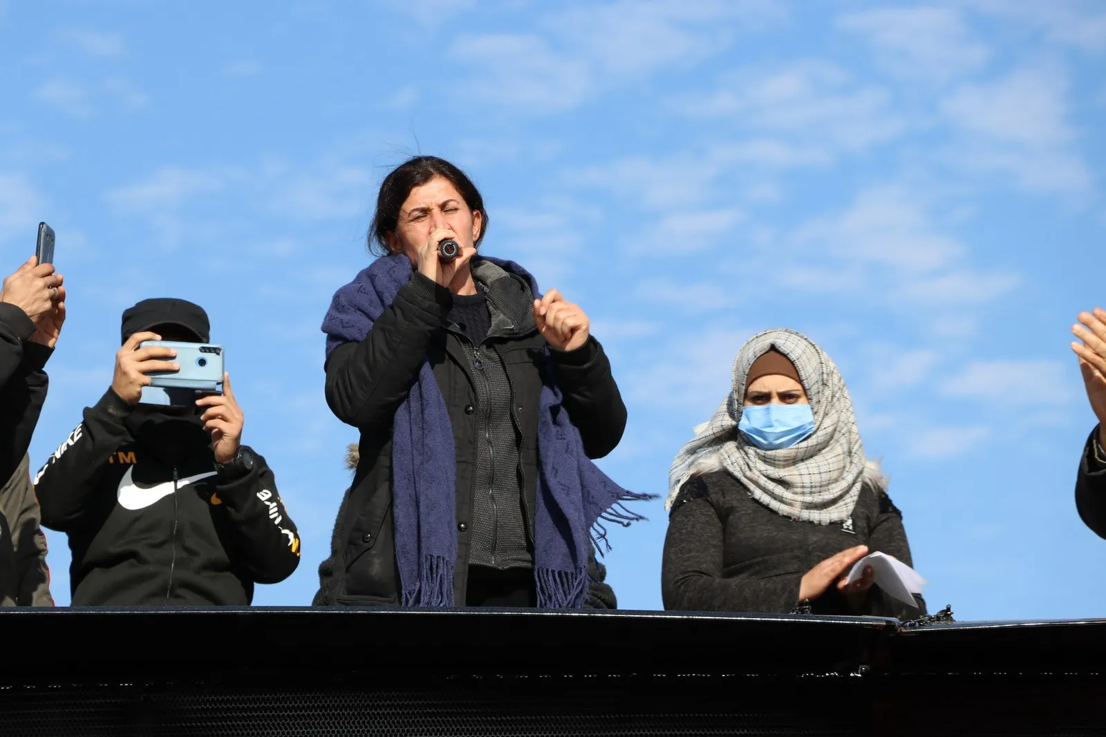 Mártir Nazliyya Mustafa depositada en el lugar de descanso final