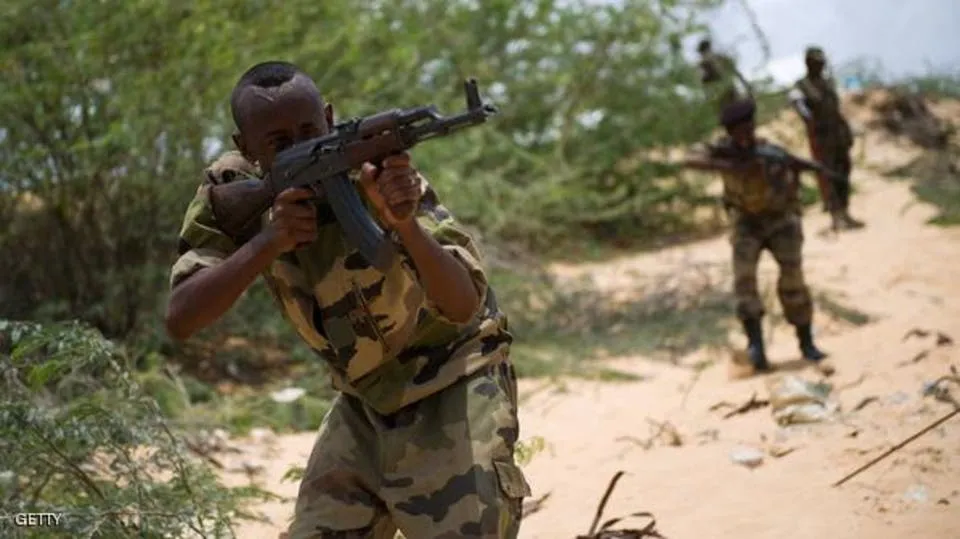 9 personas muertas en un ataque armado con huellas dactilares del movimiento somalí Al-Shabab