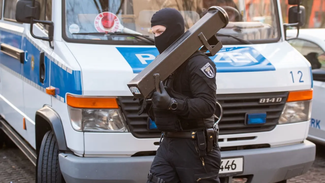 Incursiones a gran escala contra extremistas y una asociación turca en Alemania