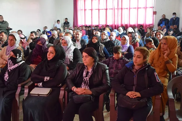 Reuniones de los cantones de Qamishlo y Al-Raqqa denuncian la conspiración internacional contra el líder