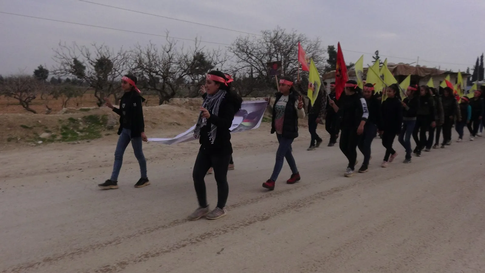 Kobane y al-Shahba: Debemos intensificar la lucha para romper las restricciones a nuestro líder
