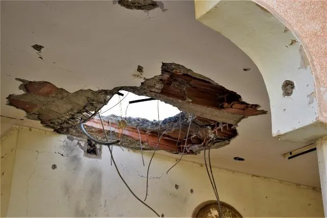 ANHA monitorea la destrucción causada por el bombardeo turco del campo de Tel Tamr