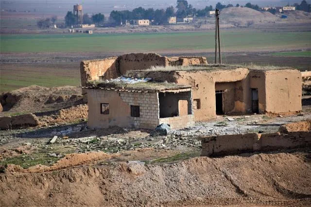 ANHA monitorea la destrucción causada por el bombardeo turco del campo de Tel Tamr