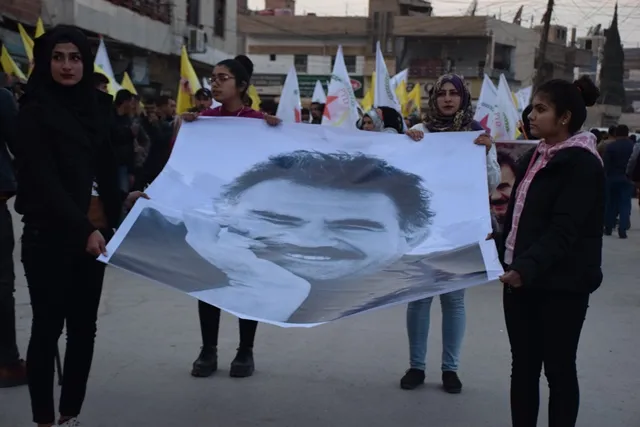 Jóvenes  de Qamishlo: Continuaremos nuestra resistencia por líder hasta su liberación