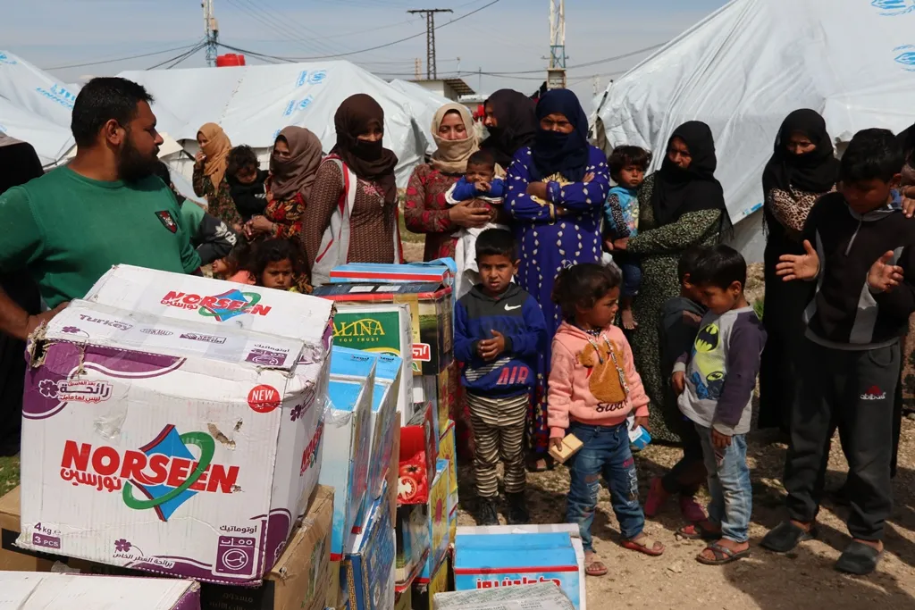 ROJA ŞOR A KURDÎ entrega ayuda al Campamento Newroz