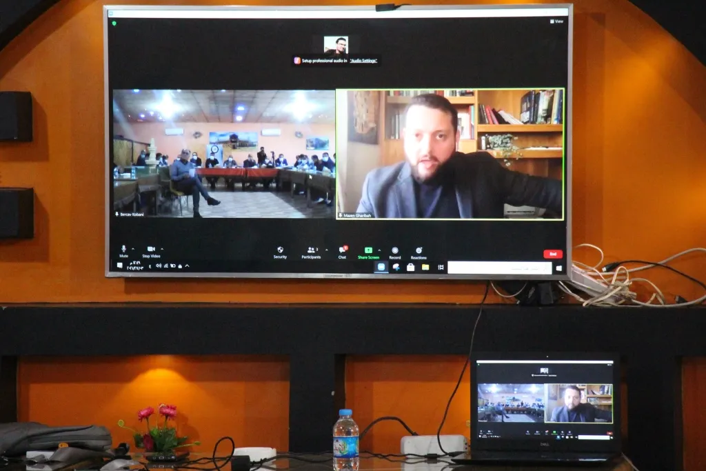 Nueva constitución siria en seminario en Manbij