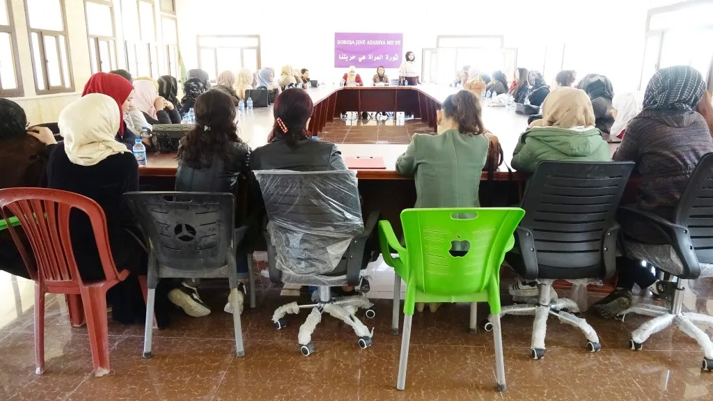 Simposio en Ain Issa con motivo del Día Internacional de la Mujer