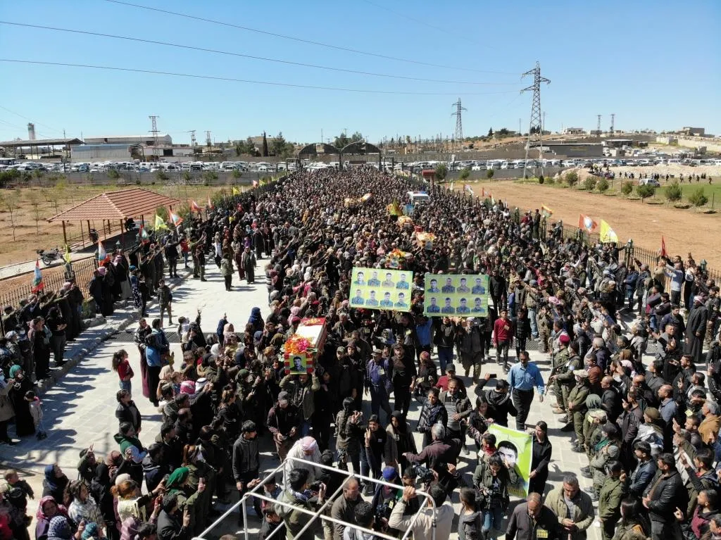 Kobane se despide de siete de sus hijos y anuncia récord de luchador