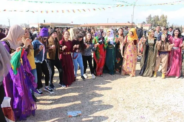 Las celebraciones del 8 de marzo en el noreste de Siria terminaron con actuaciones líricas y folclóricas