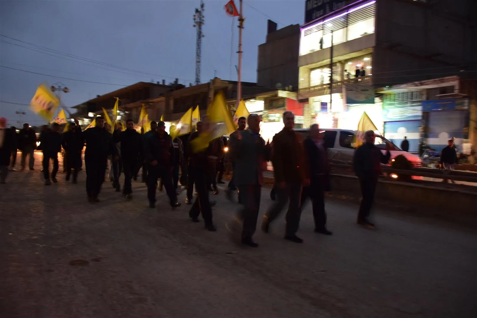 Multitudes en Qamishlo exigen verificar la salud del líder