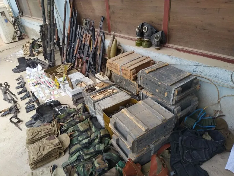 ​​​​​​​Asayish encuentran armas, municiones y cédulas de mercenarios en el barrio de Tay