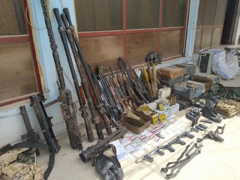 ​​​​​​​Asayish encuentran armas, municiones y cédulas de mercenarios en el barrio de Tay
