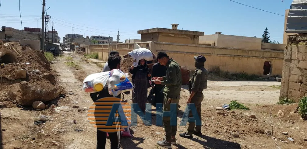 Asayish brindan protección a los civiles en el barrio de Al Tayy en la ciudad de Qamishlo