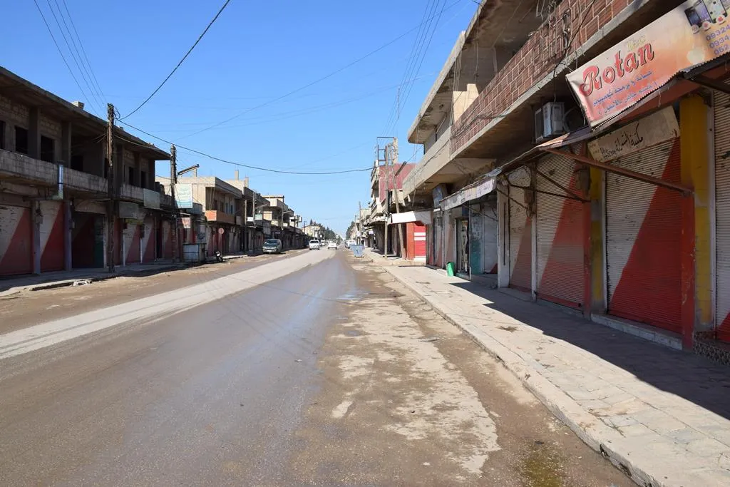 El toque de queda total entra en vigor en las ciudades del noreste de Siria