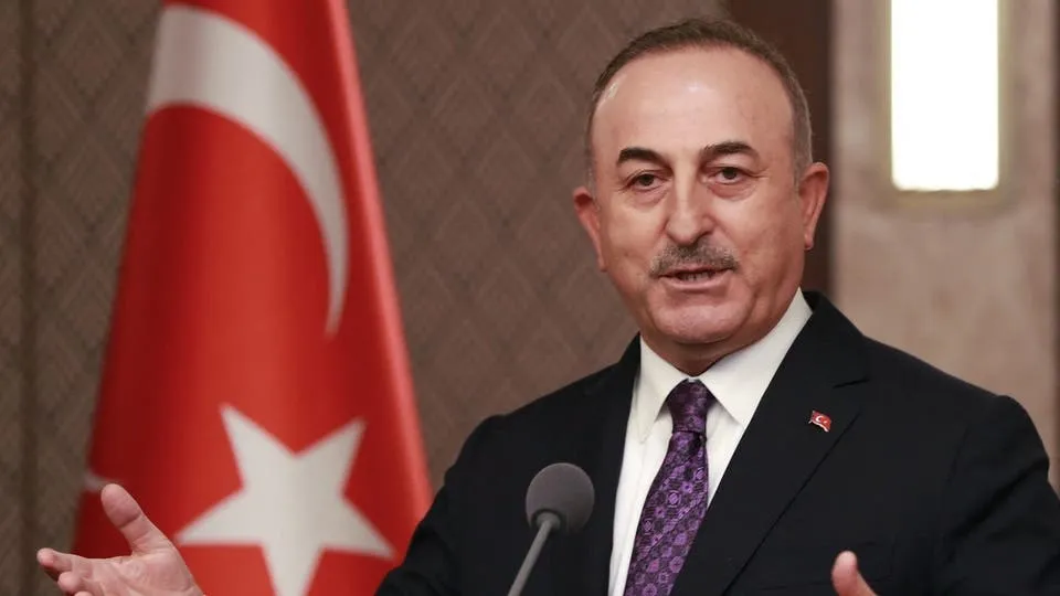 Ministro de Relaciones Exteriores de Turquía visita Libia para discutir la presencia militar en el país