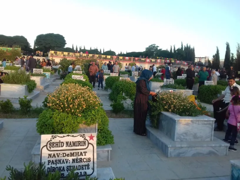 La fiesta del Eid comienza con una visita a los santuarios de los mártires