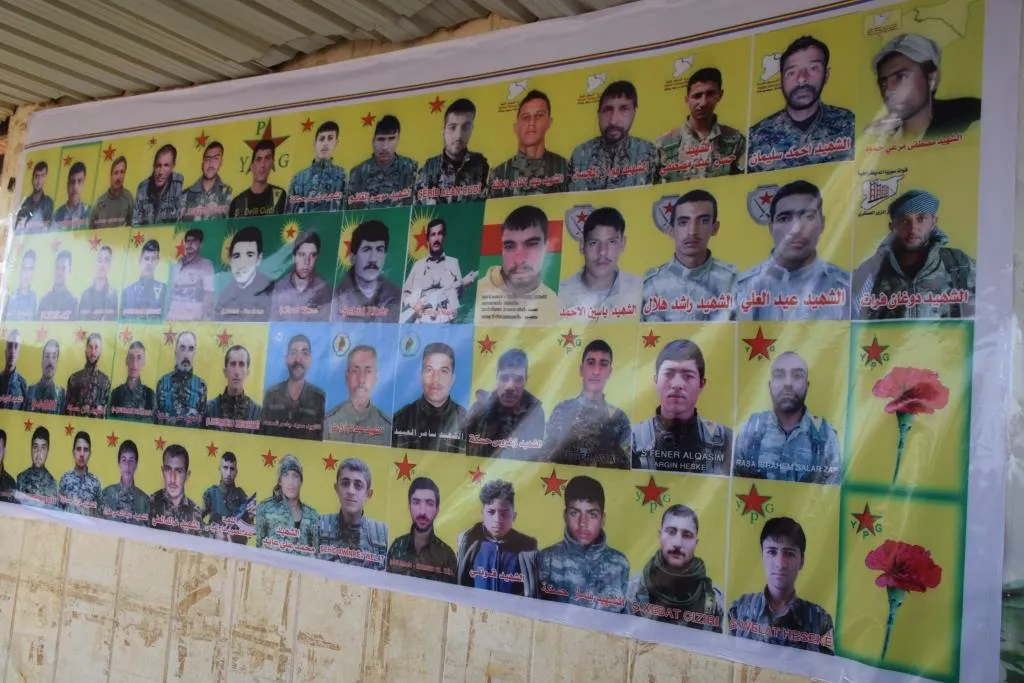 Las familias de los mártires en Hasakah recuerdan a 114 mártires en el cementerio Mártir Dijwar