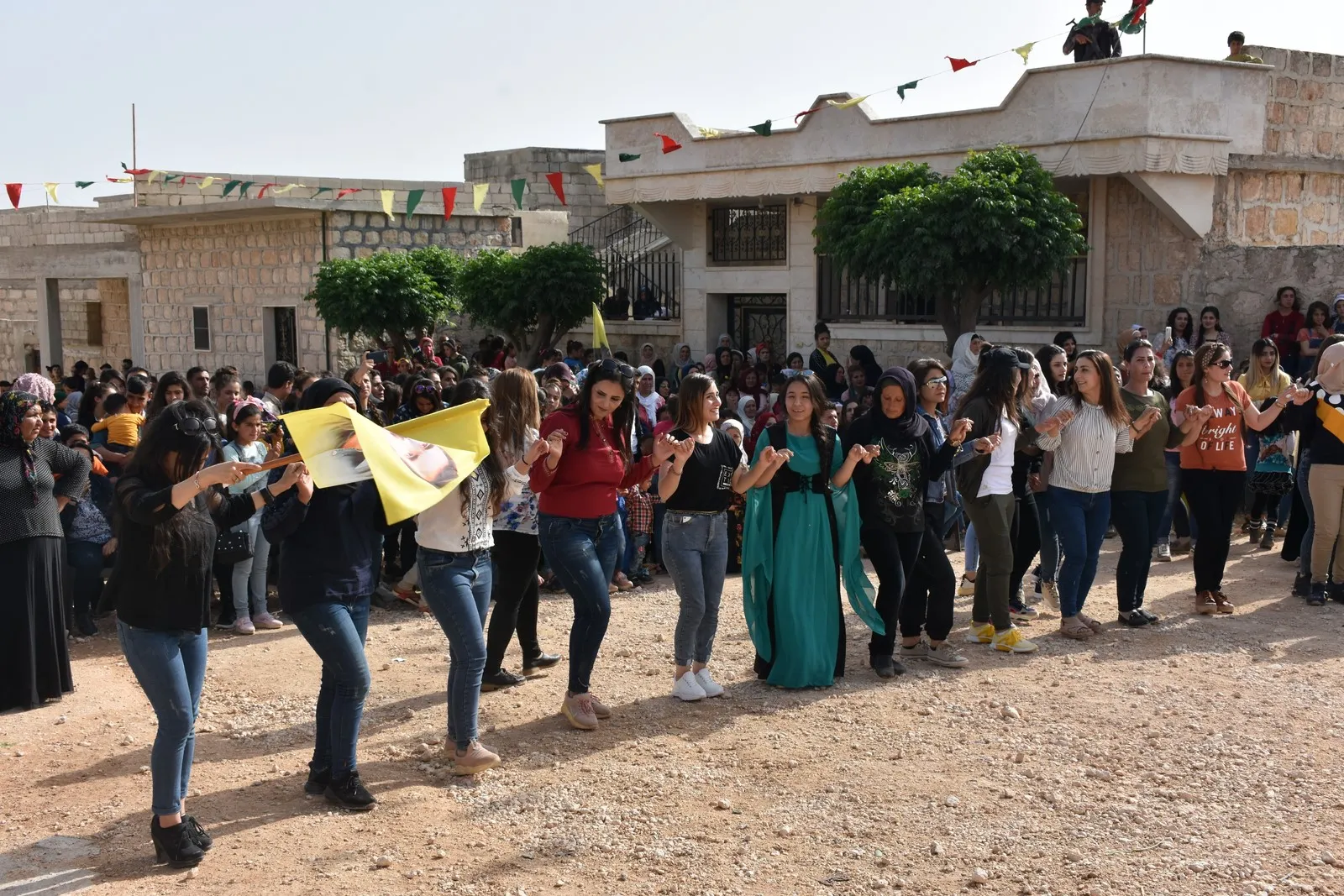 Sherawa celebra el Festival de la lengua kurda