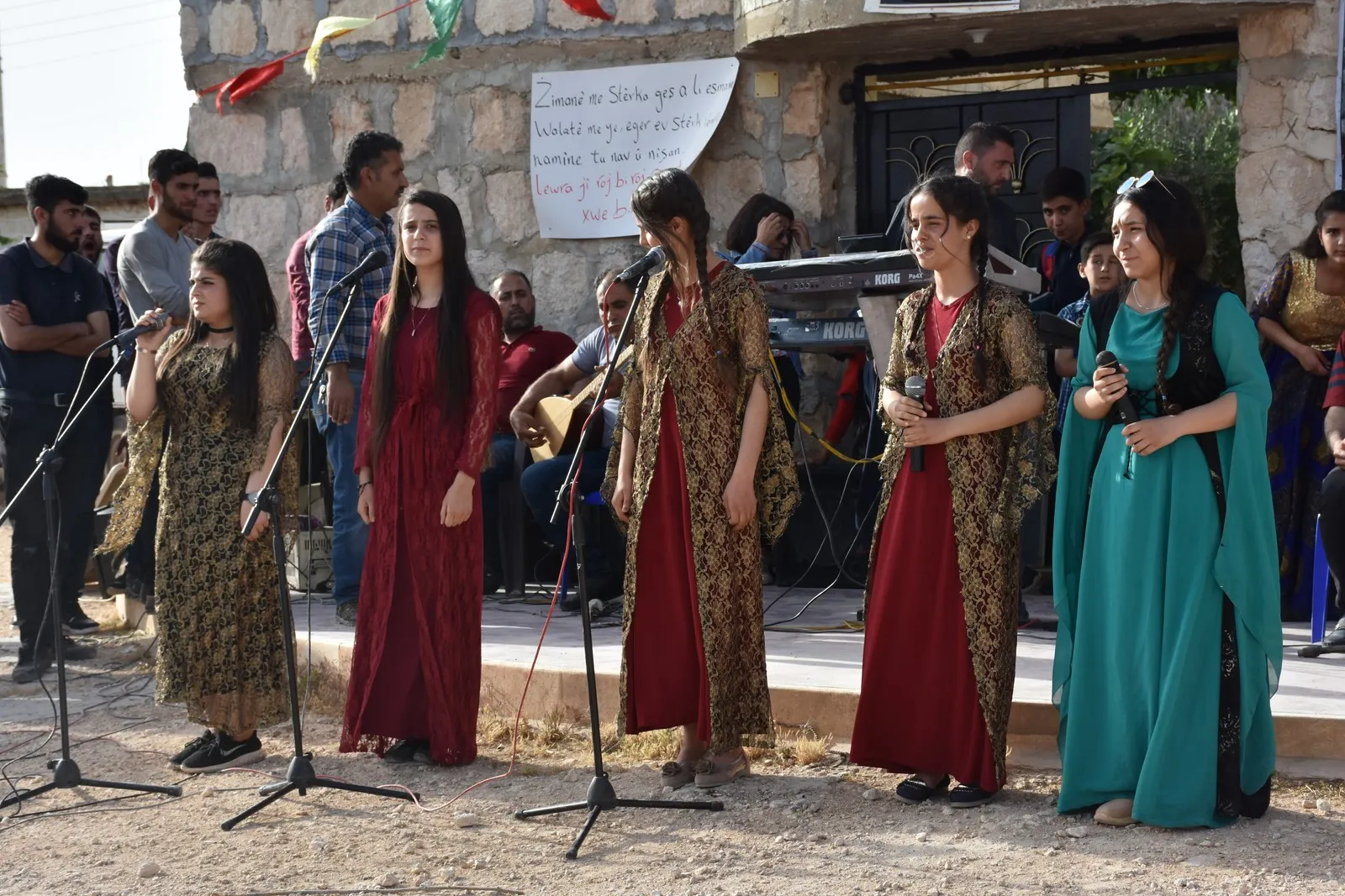Sherawa celebra el Festival de la lengua kurda