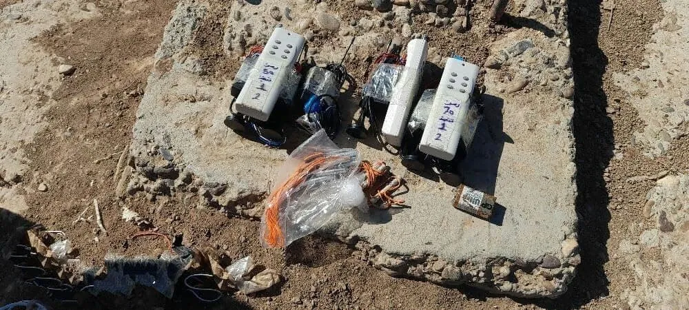 Las fuerzas de seguridad desmantelan un artefacto explosivo y cuatro minas en el campo de la ciudad de Al-Shaddadi