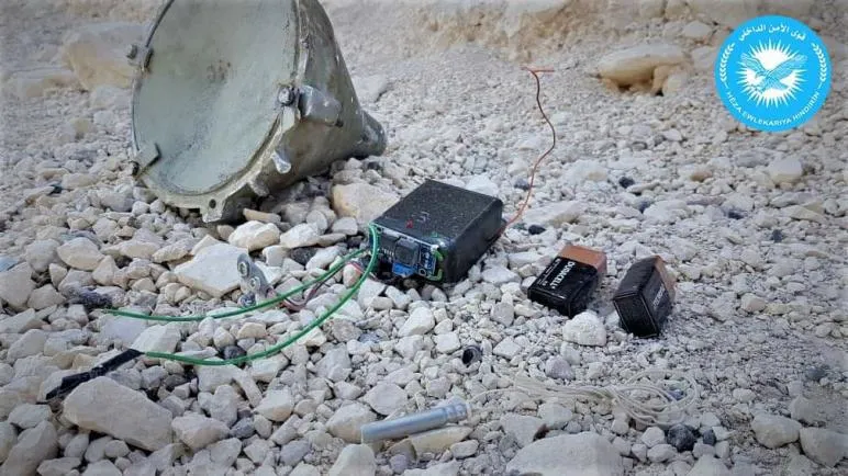 Las Fuerzas de Seguridad desmantelan una mina terrestre en la zona rural de Manbij