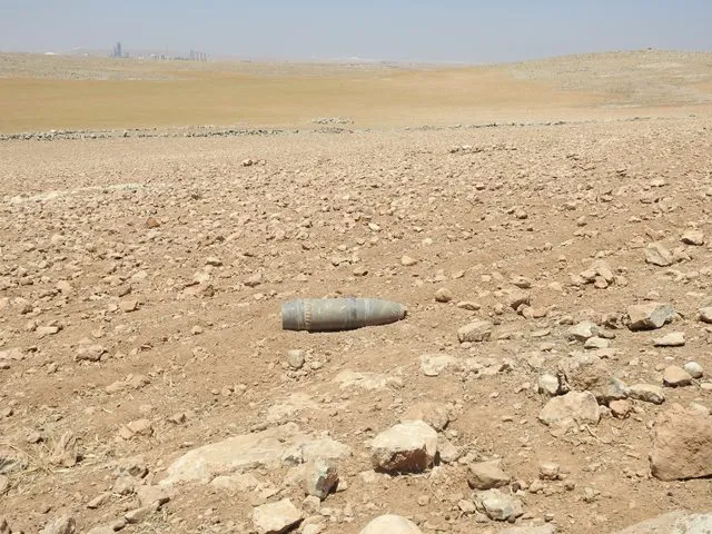 Los restos de los bombardeos turcos amenazan la vida de los aldeanos de la zona rural de Girê Spi