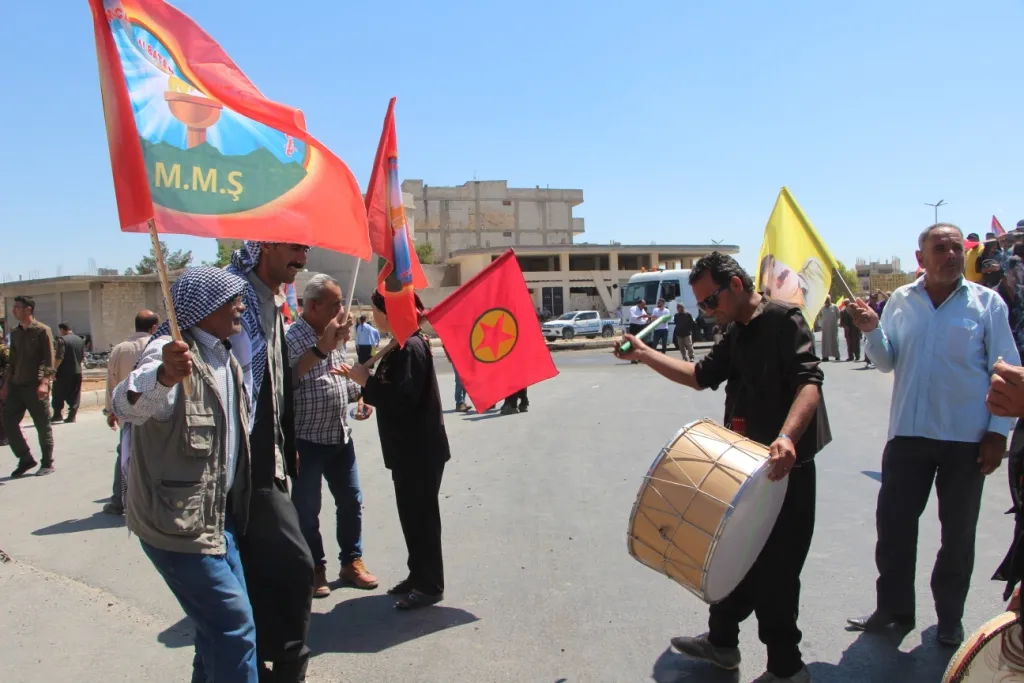 En imágenes y video: Marcha de la Dignidad en Kobane