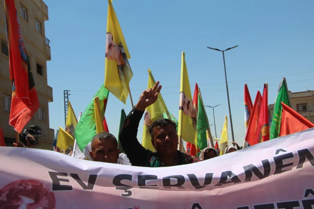 En imágenes y video: Marcha de la Dignidad en Kobane